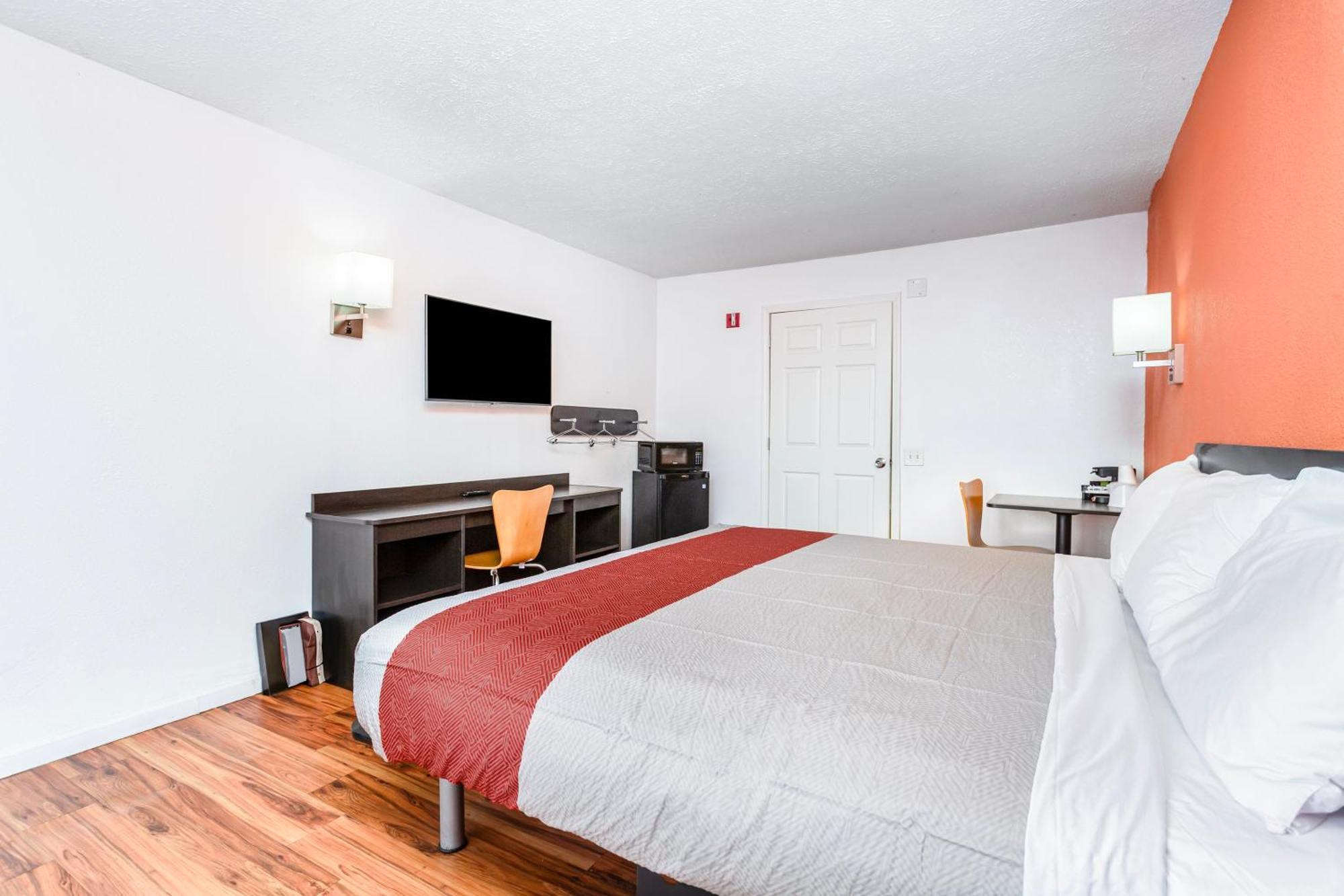 King Bed Accessible Smoking