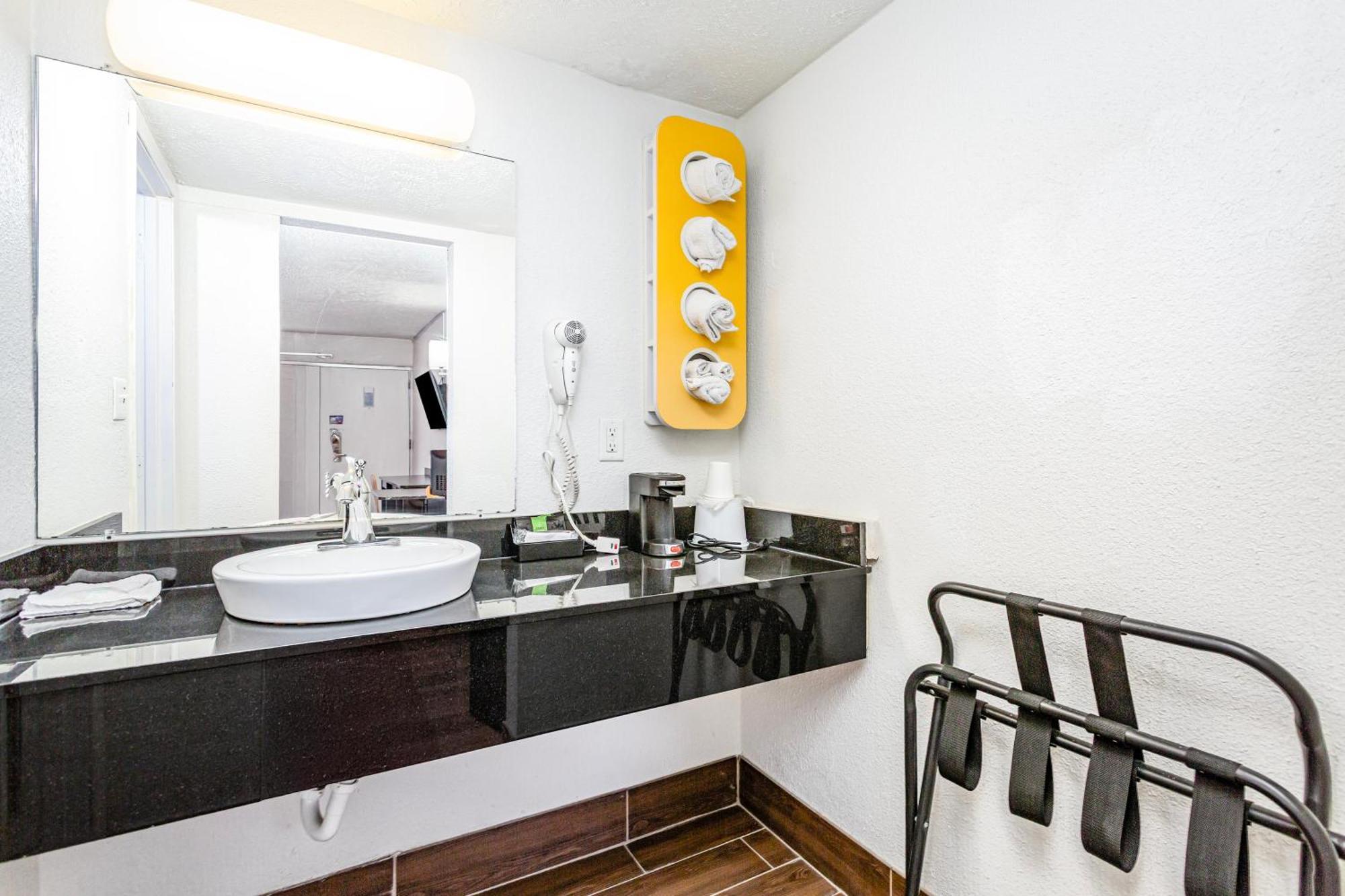 King Bed Non-Smoking Jetted Tub