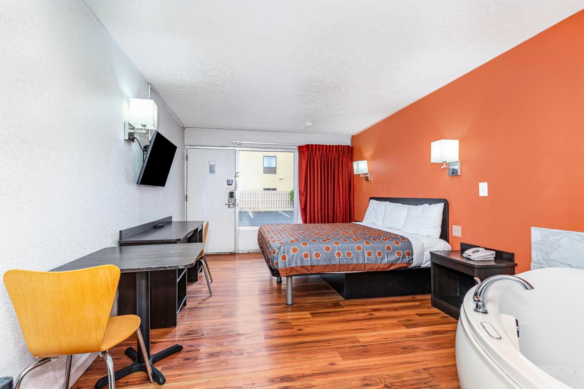 King Bed Non-Smoking Jetted Tub
